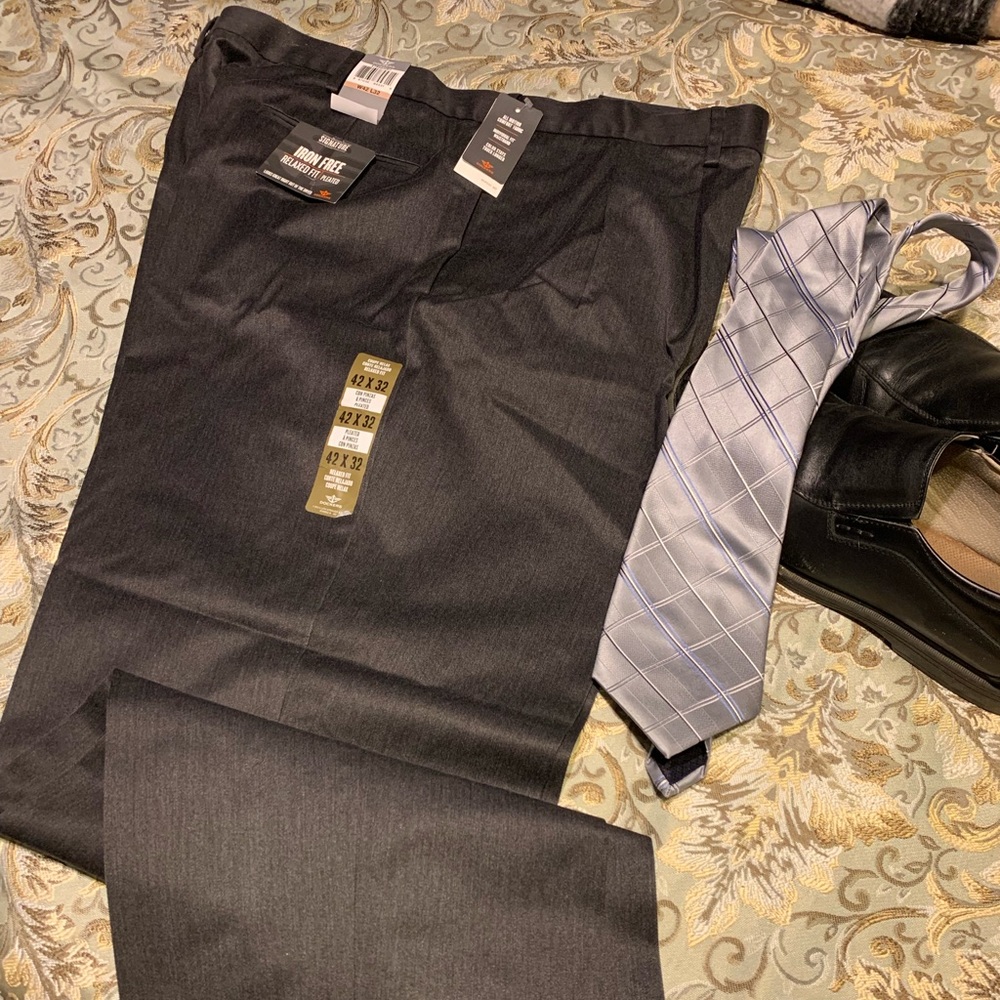 Men’s Dockers relaxed fit pleated 42 X 32 pants